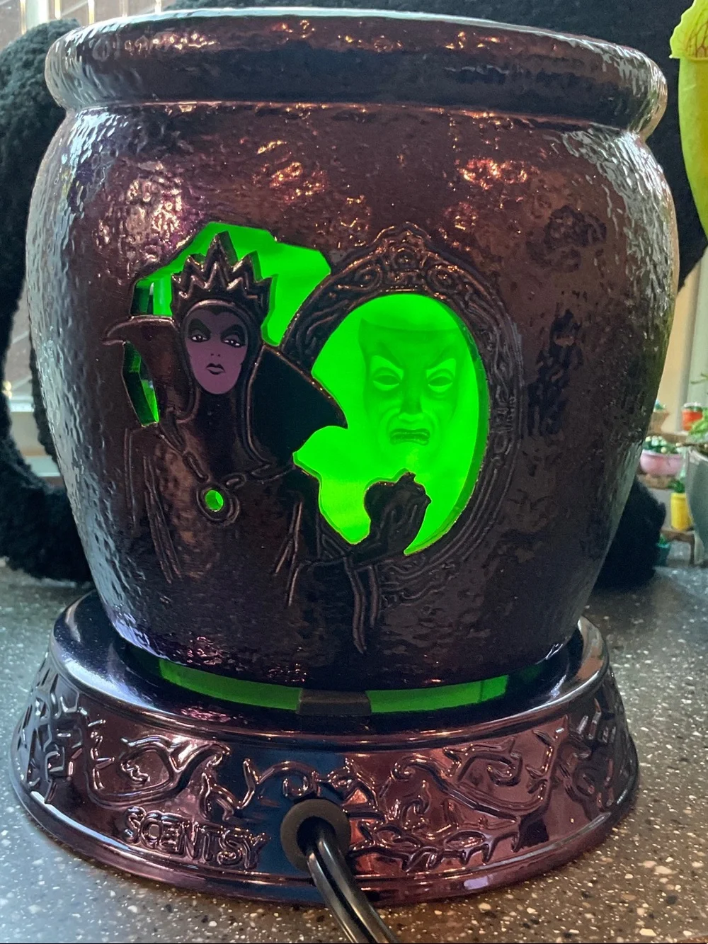 Limited Edition Scentsy Disney Villains Warmer